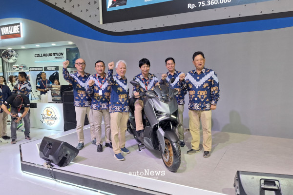 Debut Yamaha XMAX TechMAX 2025 di IMOS - WARNA BARU, FITUR MEWAH
