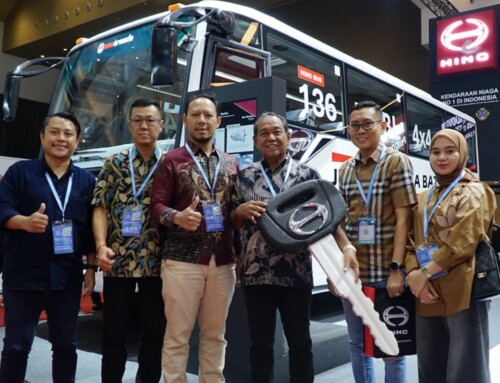 Kendaraan Komersial Baru Diluncurkan: Bus 4×4 Hino Indonesia Siap Dipakai di Area Tambang