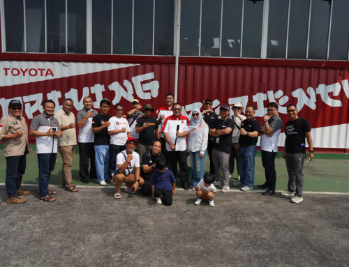 Community Pakai Toyota Voxy, Pasangan Lansia Ini Turing ke Mekkah dan Eropa