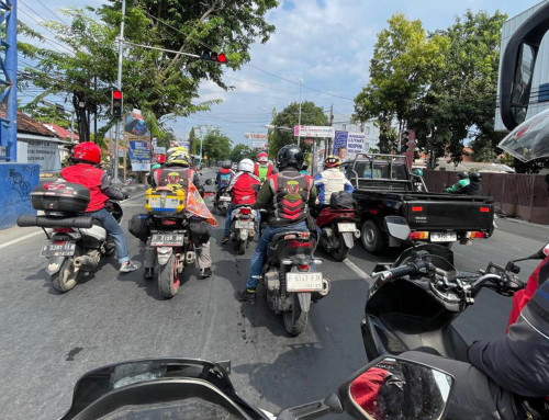 Safety Riding Biar Nggak Celaka, Ini 5 Cara Aman Berkendara Di Tengah Kemacetan